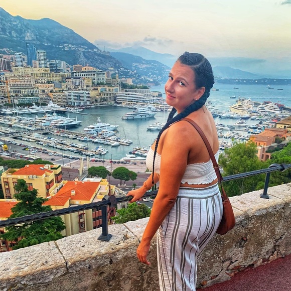 Meet your Posher, Jennifer - Picture 2 of 8